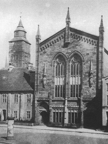 In Müllers Augen schon besser: Mit der neugotischen Fassade des Saalbaus für den Künstlerverein (1869) setzte der Architekt ein erstes Zeichen. Quelle: Wikicommons