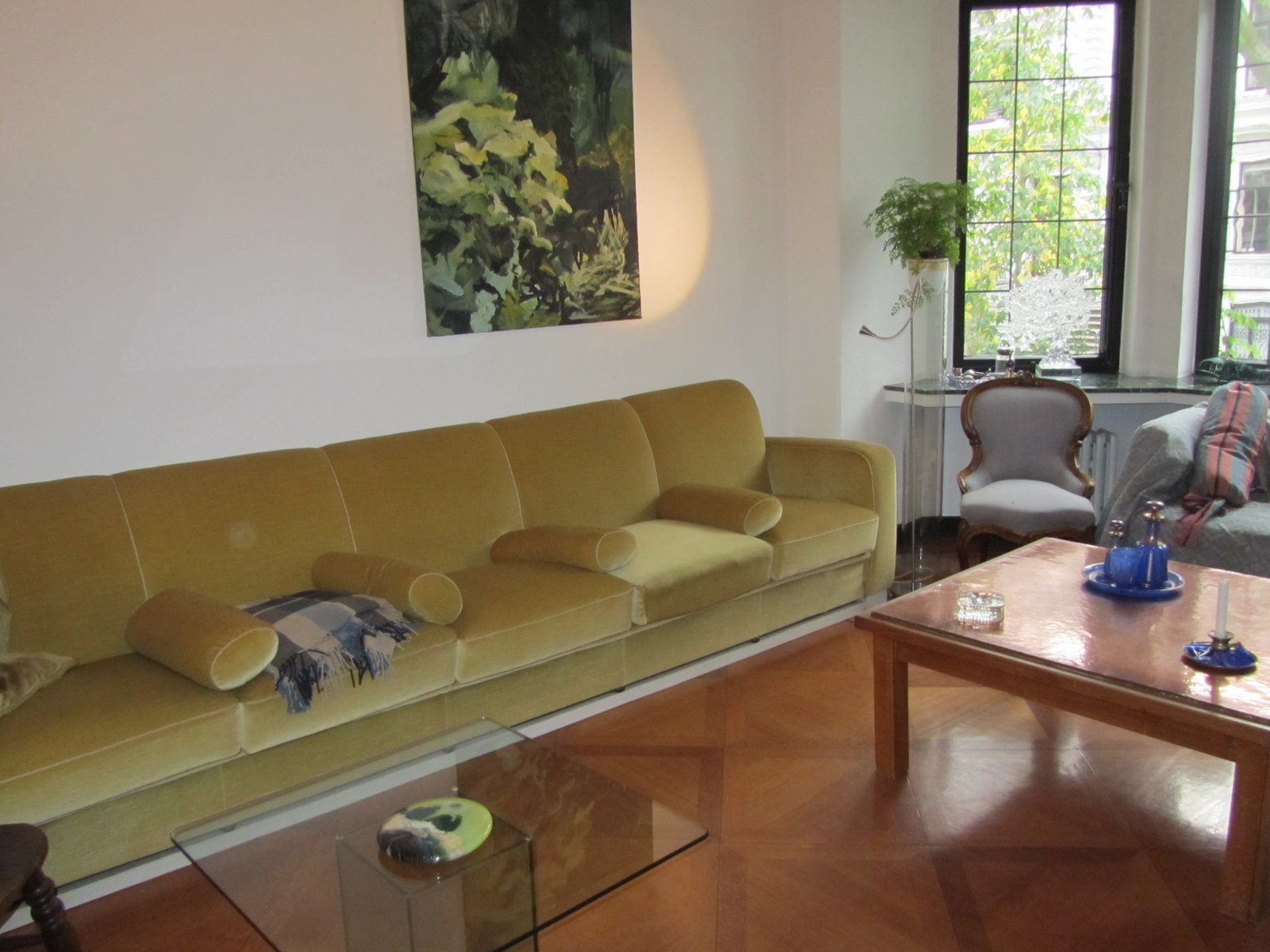 Noch eine Erinnerung an Horn: das große Sofa hat auch einen Platz bei der Tochter gefunden. Bildvorlage: Monica Borgward