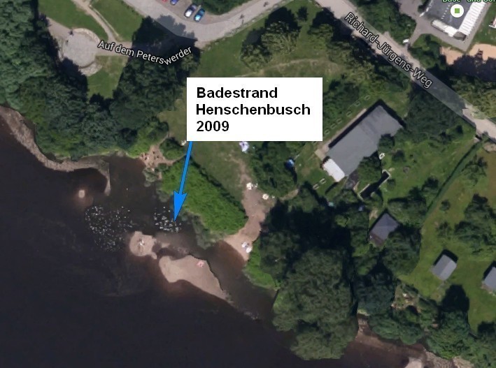 „Badestrand“ Henschenbusch im Zustand von 2009 mit einigen durch die Strömung entstandenen Sandlinsen Quelle: Google Earth 2009 