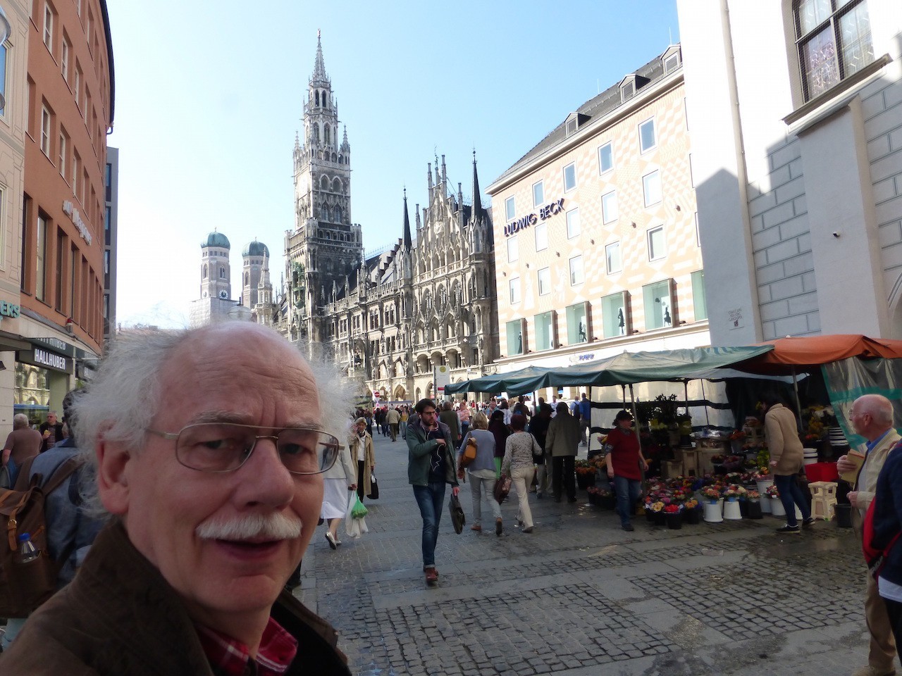 Auf Entdeckungstour: Peter Strotmann unweit des Münchener Rathauses am Marienplatz. Bildvorlage: Peter Strohmann 