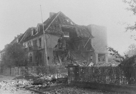 In Trümmern: Im September 1944 wurde das Haus der Familie Lettow-Vorbeck bei einem Bombenangriff schwer beschädigt. Quelle: Staatsarchiv Bremen