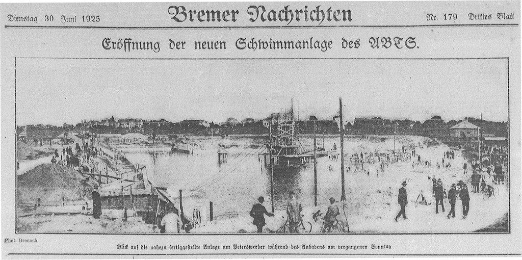 Eröffnung der neuen Schwimmanlage des ABTS: Blick auf die nahezu fertiggestellte Anlage am Peterswerder während des Anbadens am 28. Juni 1925. Quelle: Bremer Nachrichten