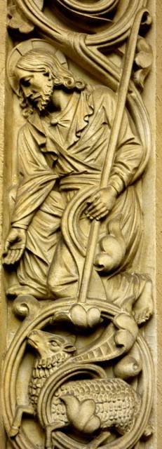 Unentdecktes Schmuckstück am Südportal: Jesus Christus als guter Hirte. Foto: Wilhelm Tacke 