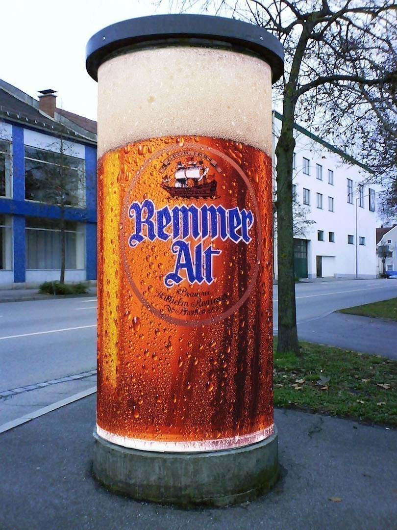 Ein Glas Bier als Litfaßsäule: Werbung für Remmer-Bier. Bildvorlage: Staatsarchiv Bremen